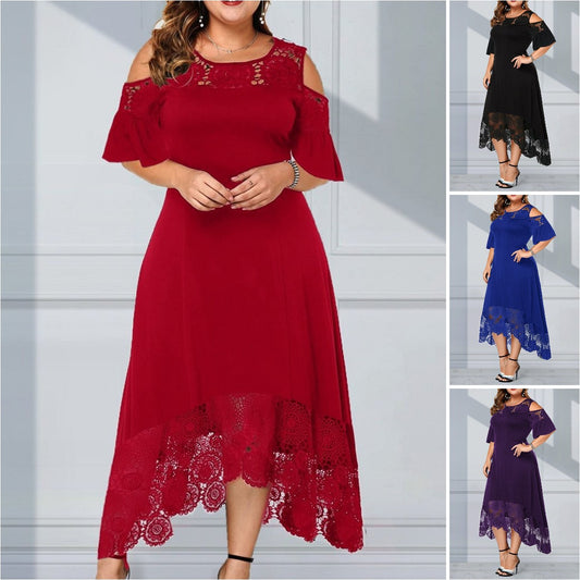 Дантелена рокля с волан