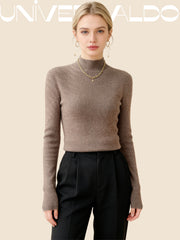 Вълнена Плетена Блуза с Полу-Висока Яка и Прилепнал Крой