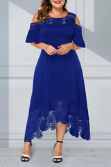 Дантелена рокля с волан