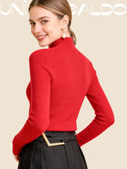 Вълнена Плетена Блуза с Полу-Висока Яка и Прилепнал Крой