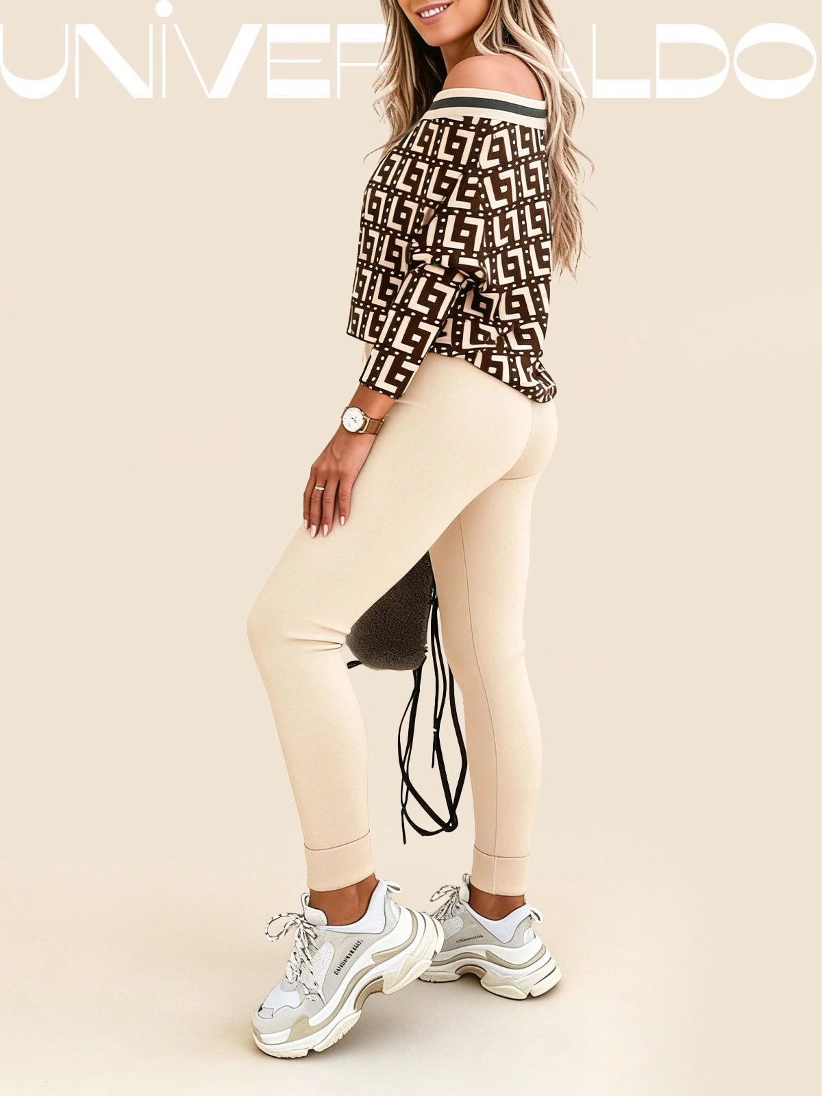 2-Части Спортен Комплект с Асиметрично Рамо, V-Яка и Комбинирани Материали