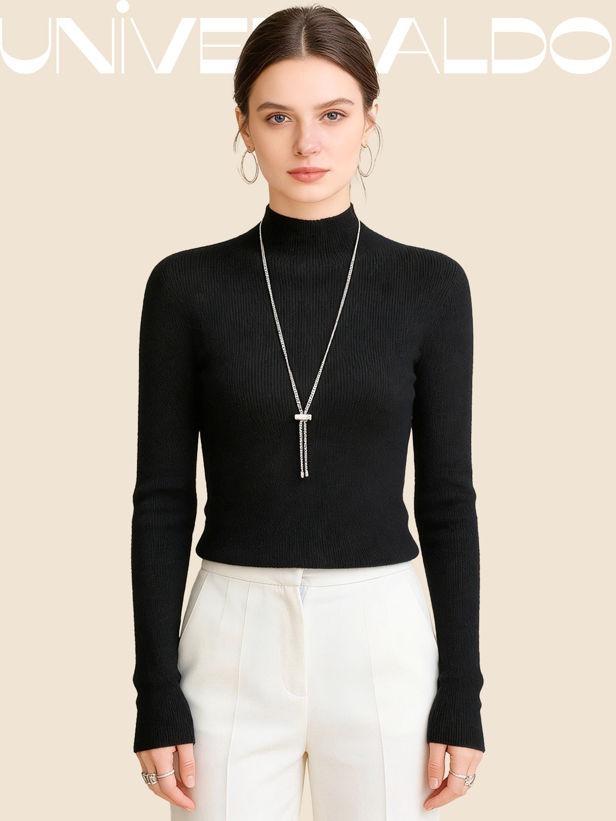 Вълнена Плетена Блуза с Полу-Висока Яка и Прилепнал Крой