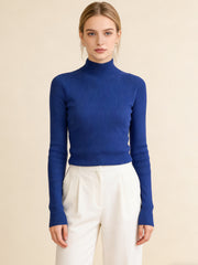 Вълнена Плетена Блуза с Полу-Висока Яка и Прилепнал Крой