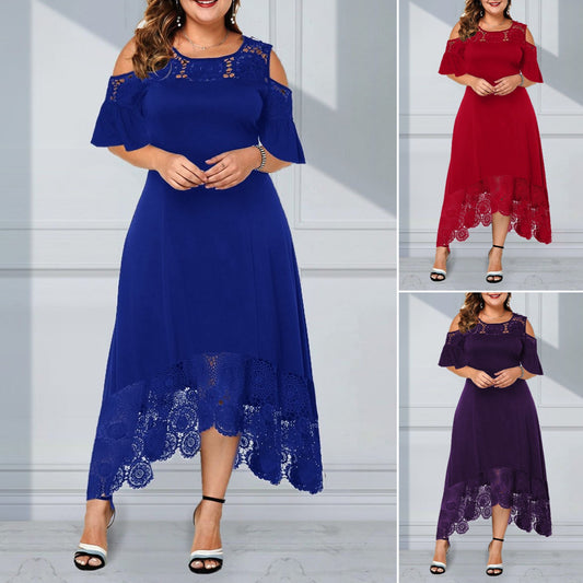 Дантелена рокля с волан