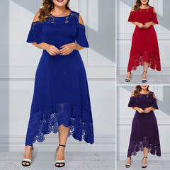 Дантелена рокля с волан